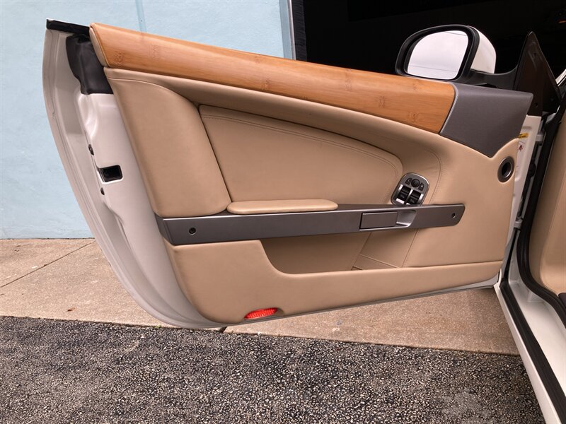 Used 2011 Aston Martin DB9 Volante RWD image 32