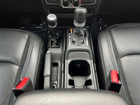 Used 2023 Jeep Gladiator Willys image 11