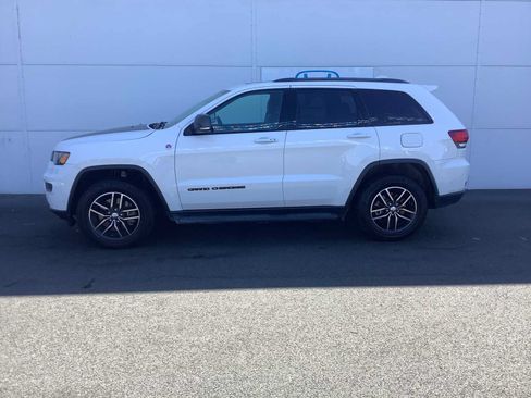 Used 2018 Jeep Grand Cherokee Trailhawk AWD/4WD image 2