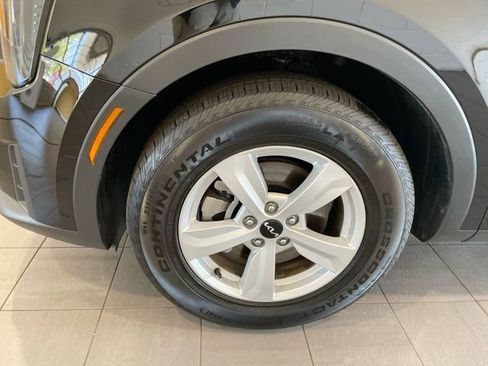 Used 2025 Kia Sorento LX image 8