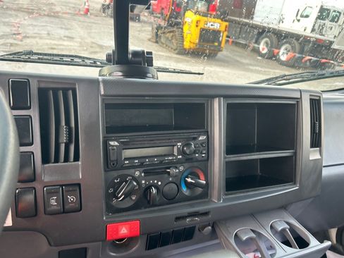 Used 2018 Isuzu NPR RWD image 16