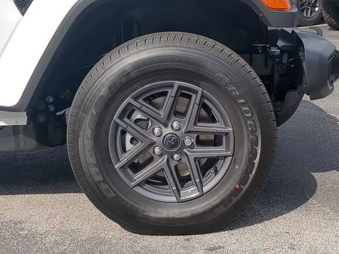 New 2026 Jeep Gladiator Sport AWD/4WD image 11