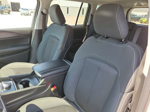 Used 2023 Jeep Grand Cherokee Laredo AWD/4WD image 6