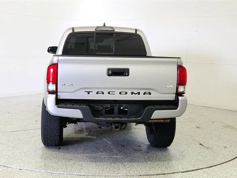 Used 2018 Toyota Tacoma SR w/ SR Convenience Package image 6