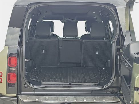 Certified 2023 Land Rover Defender 110 X-Dynamic SE image 13