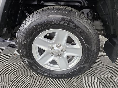 Used 2021 Jeep Gladiator Sport image 18