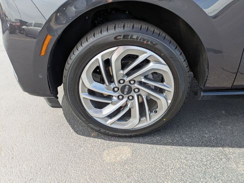 Used 2025 Lincoln Navigator Reserve image 11