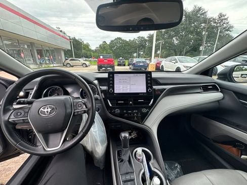 Used 2023 Toyota Camry XLE FWD image 13