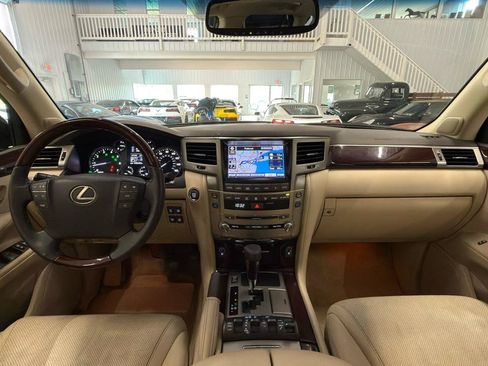 Used 2013 Lexus LX 570 4WD image 34