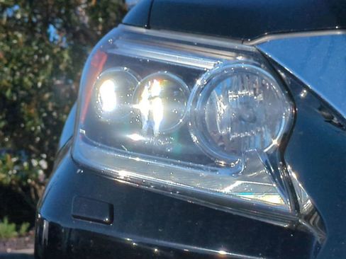 Used 2017 Lexus GX 460 image 10