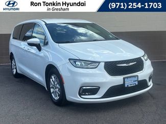 Used 2023 Chrysler Pacifica Touring-L FWD video 1