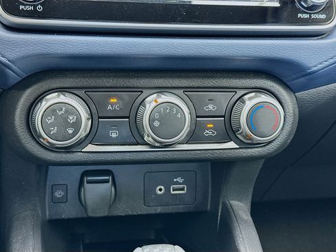 Used 2023 Nissan Versa SV image 12