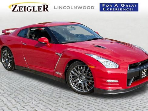 Used 2016 Nissan GT-R Premium AWD/4WD image 3