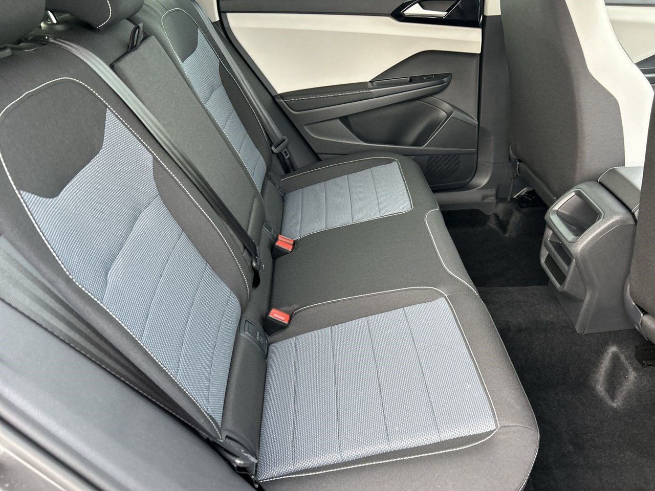 New 2027 Volkswagen Taos SE AWD/4WD image 9