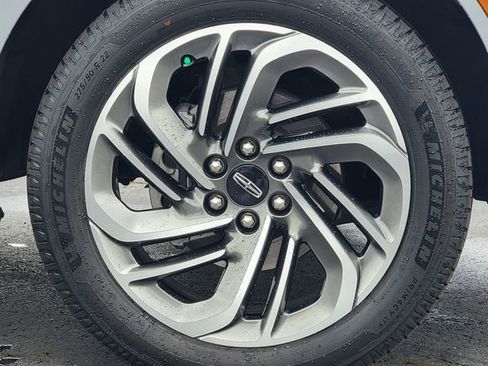 Certified 2025 Lincoln Navigator L Reserve AWD/4WD image 17