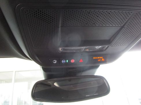 Used 2025 Buick Enclave Preferred FWD image 44