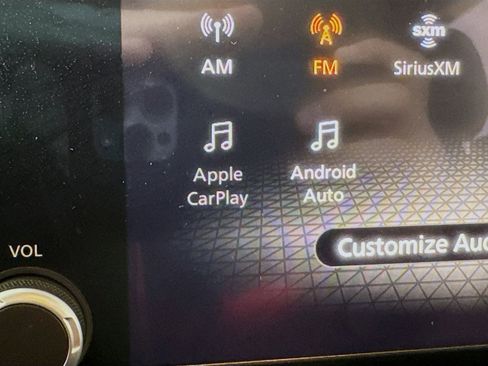 Used 2024 Nissan Rogue SV image 2