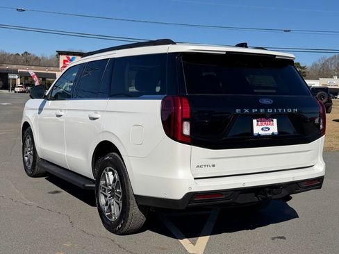 Used 2025 Ford Expedition Active image 9
