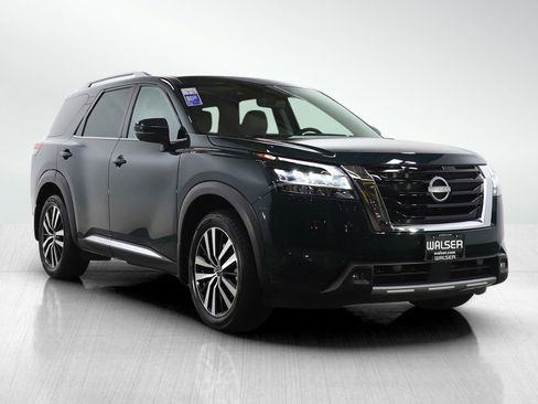 Used 2024 Nissan Pathfinder Platinum image 8