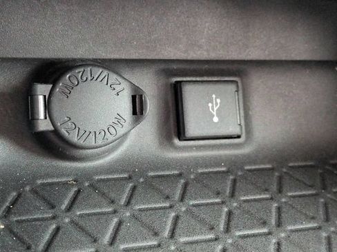 Used 2021 Toyota RAV4 LE FWD image 21
