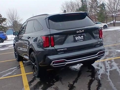 Certified 2023 Kia Sorento SX image 9