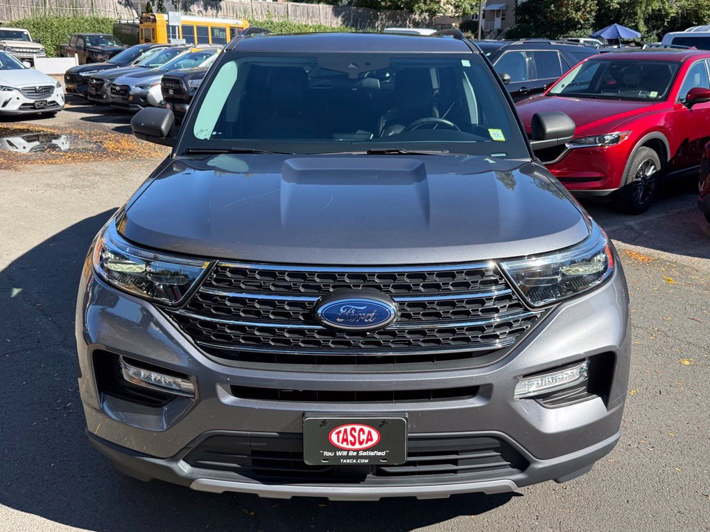Used 2022 Ford Explorer XLT w/ Equipment Group 202A AWD/4WD image 2