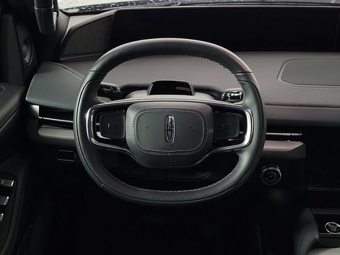 New 2025 Lincoln Navigator Reserve w/ Jet Appearance Package AWD/4WD image 9