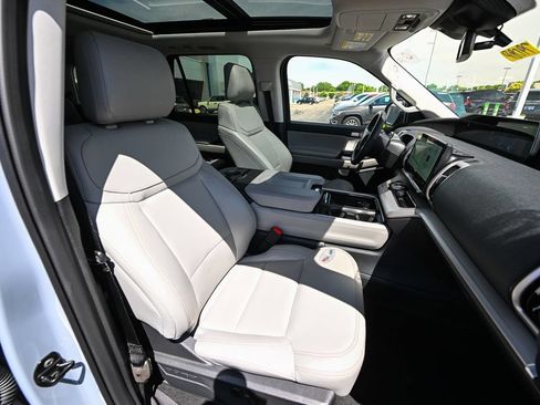 Used 2025 Ford Expedition Active AWD/4WD image 26