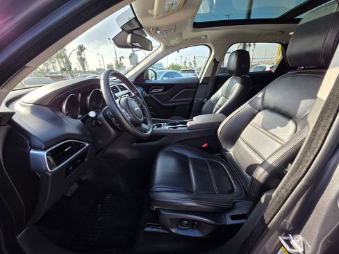 Used 2017 Jaguar F-PACE Prestige image 16