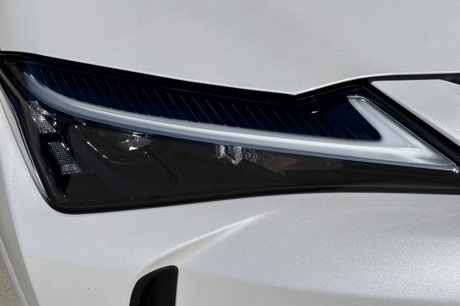 Certified 2025 Lexus UX 300h AWD w/ Accessory Package (Z2) image 12