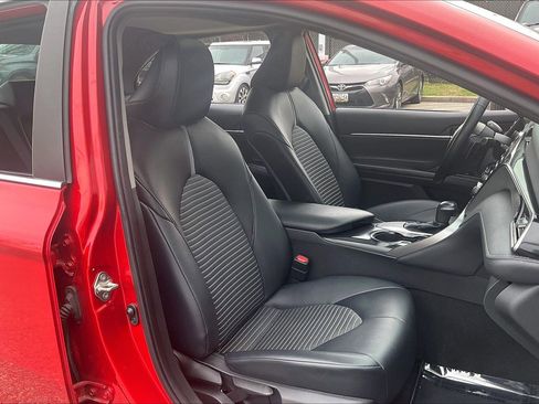 Used 2020 Toyota Camry SE image 9