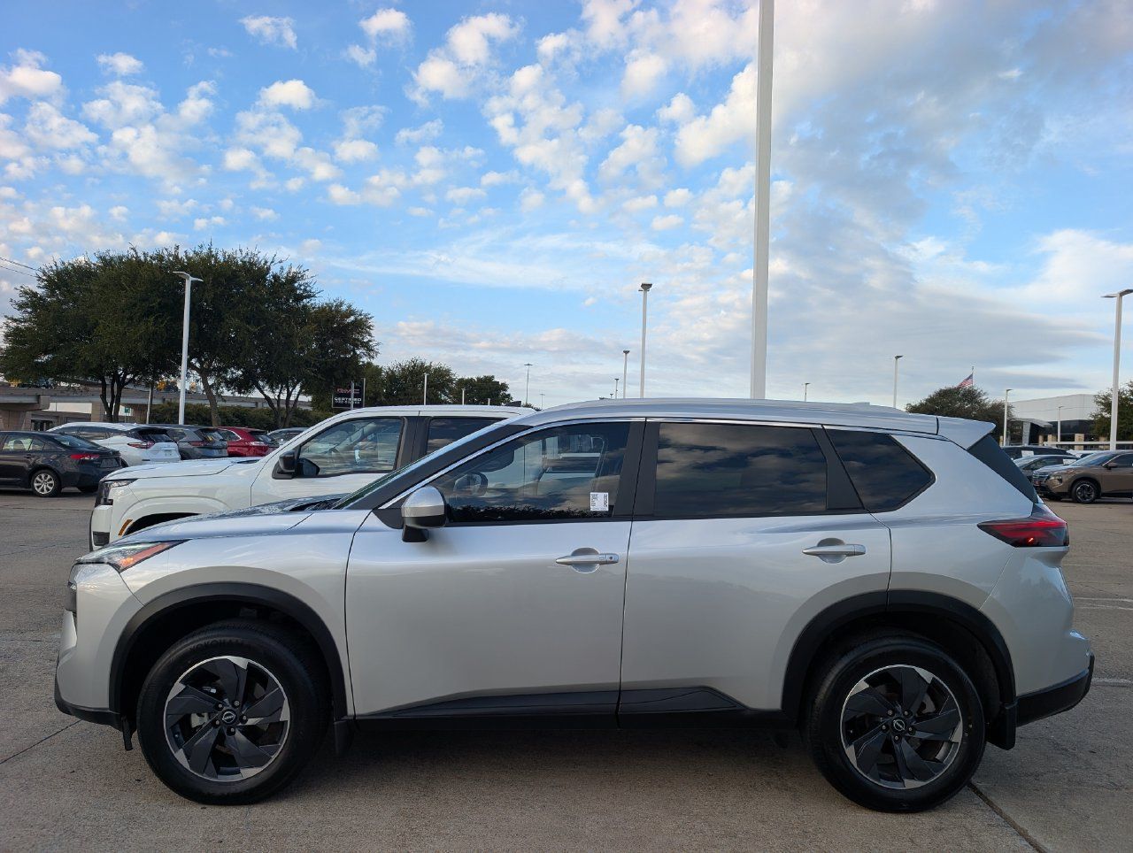 Certified 2025 Nissan Rogue SV w/ SV Premium Package FWD image 3
