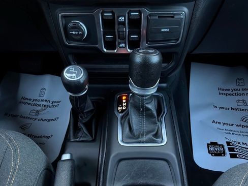 Used 2025 Jeep Wrangler Unlimited Sport AWD/4WD image 21