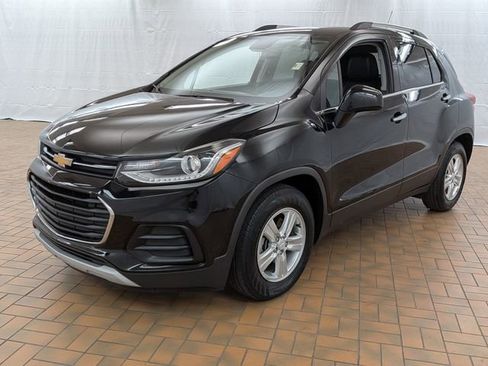 Used 2019 Chevrolet Trax LT w/ LT Convenience Package FWD image 3
