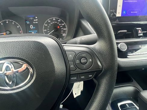 Used 2025 Toyota Corolla LE FWD image 17