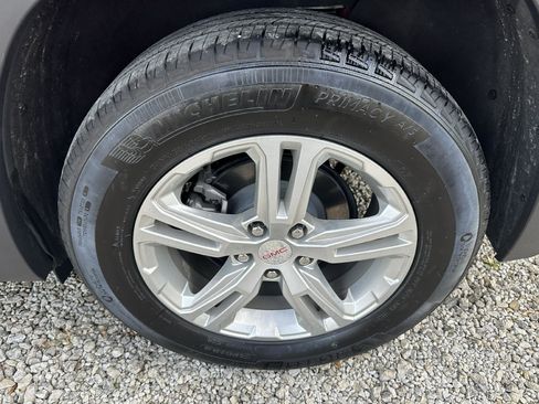 Used 2024 GMC Terrain SLE w/ Driver Convenience Package image 10