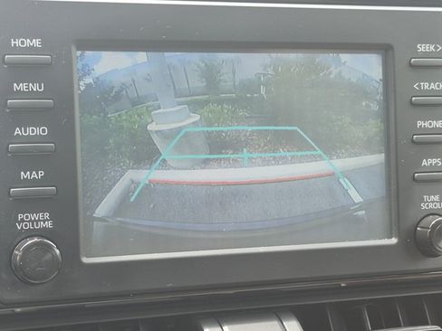 Used 2019 Toyota RAV4 LE FWD image 6