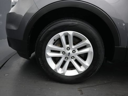 Used 2014 Ford Explorer XLT w/ Equipment Group 202A AWD/4WD image 54