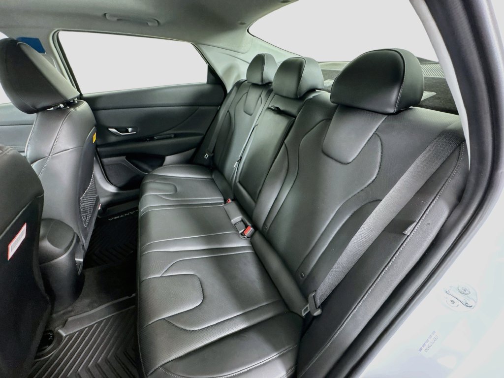 Certified 2025 Hyundai Elantra Limited FWD image 26
