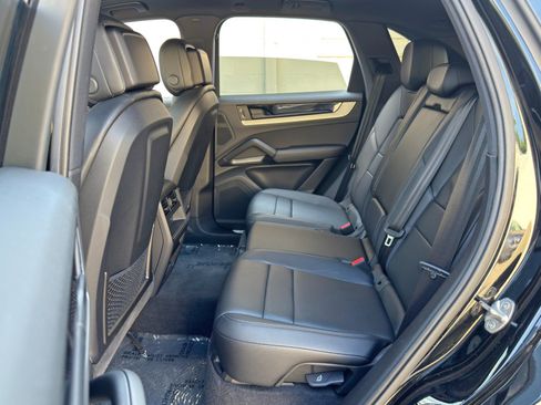 Used 2024 Porsche Cayenne AWD/4WD image 47