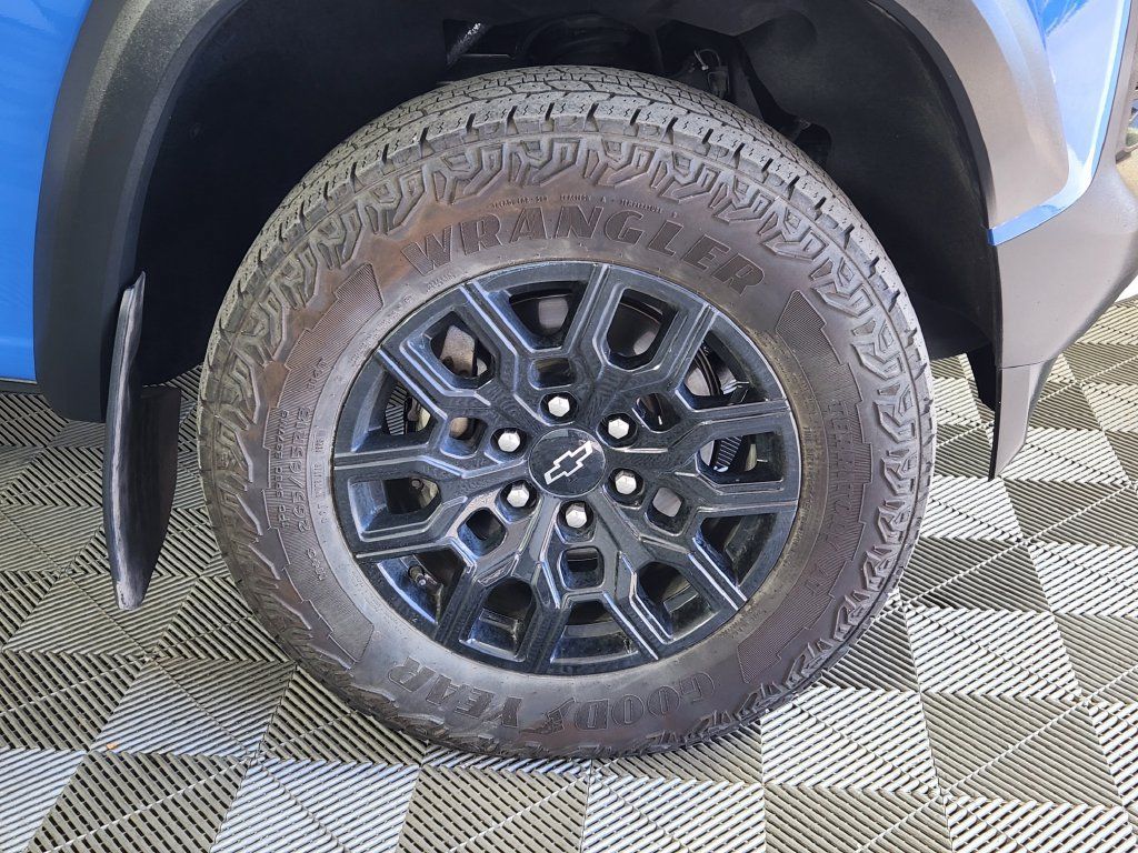 Used 2025 Chevrolet Colorado Trail Boss AWD/4WD image 9