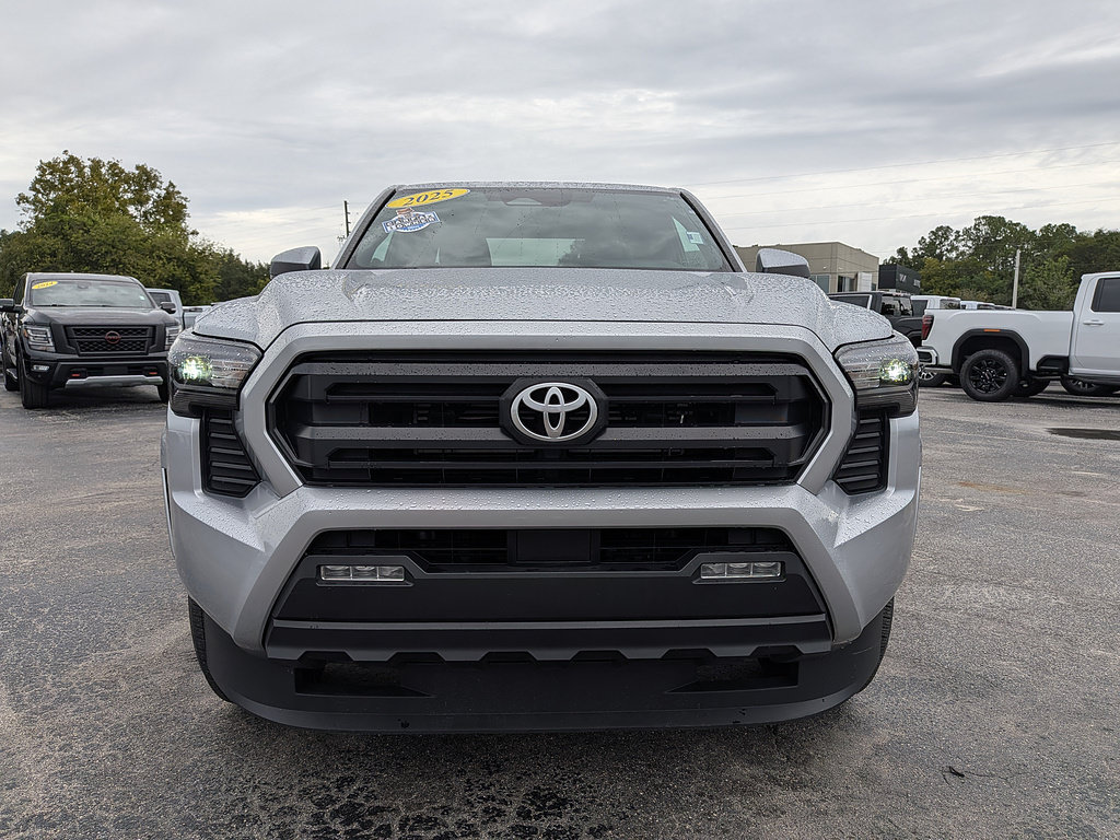 Used 2025 Toyota Tacoma SR5 AWD/4WD image 9