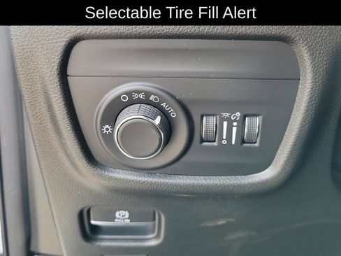 Used 2022 Jeep Grand Cherokee Laredo w/ Luxury Tech Group I AWD/4WD image 14