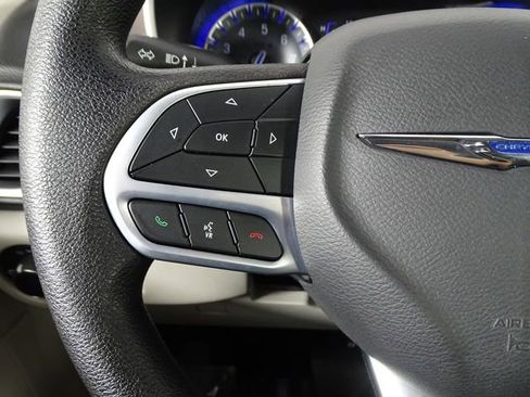 Used 2021 Chrysler Voyager L FWD image 24