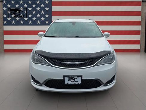 Used 2017 Chrysler Pacifica Touring-L Plus w/ Tire & Wheel Group FWD image 2