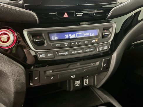 Used 2019 Honda Pilot Touring image 24
