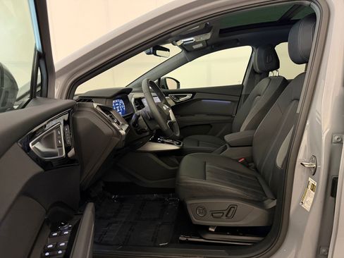 Used 2025 Audi Q4 e-tron Premium w/ Convenience Package RWD image 5
