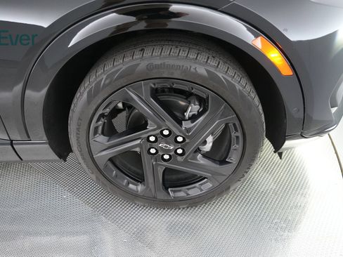 Used 2024 Chevrolet Equinox EV RS FWD image 17