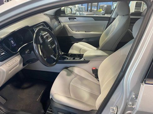 Used 2019 Hyundai Sonata SEL w/ Tech Package 02 FWD image 14