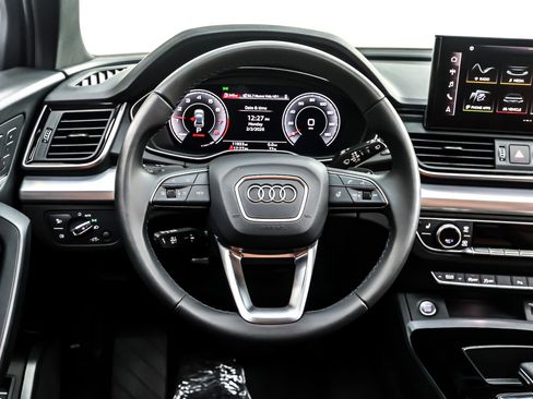 Used 2025 Audi Q5 2.0T Premium w/ Convenience Plus Package image 19